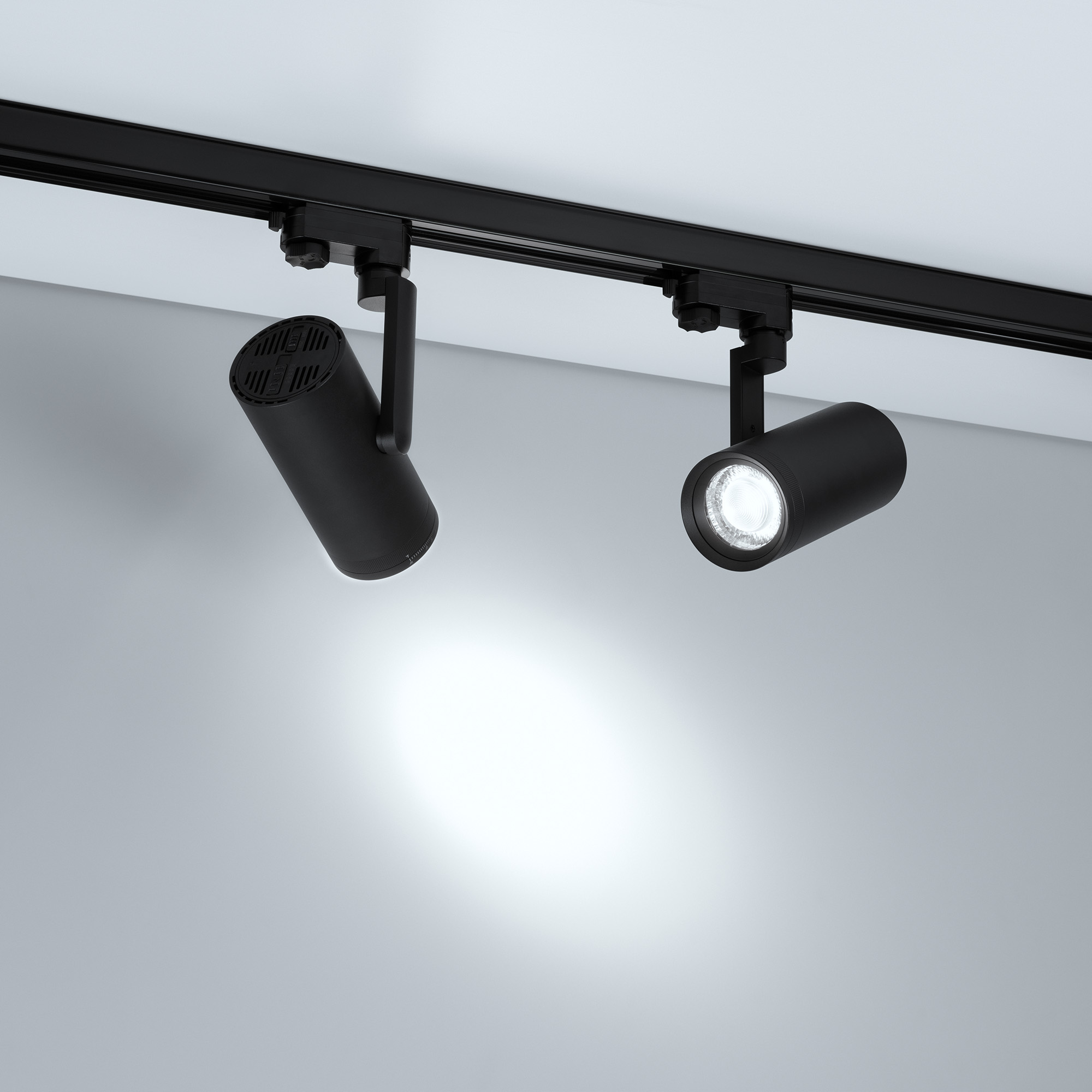 055807-8 zoom 5700.jpg