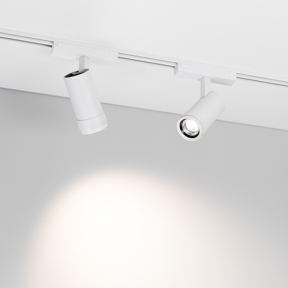 044486-6 Unfocus.jpg